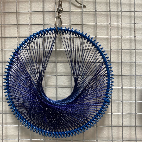 Metal and string blue earrings - Picture 2 of 3